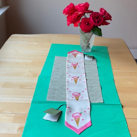🍦 GUCCI ICE CREAM SCARF 🍦NWT 🍦 - Picture 4 of 16